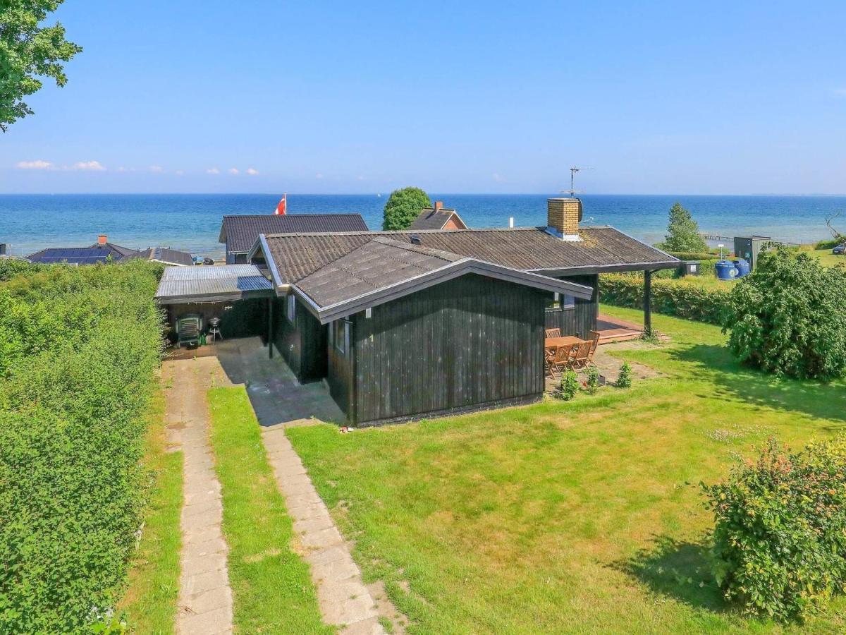 6 Person Holiday Home In Hesselager Экстерьер фото